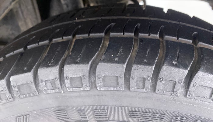 2016 Maruti Alto 800 LXI, Petrol, Manual, 72,918 km, Left Rear Tyre Tread
