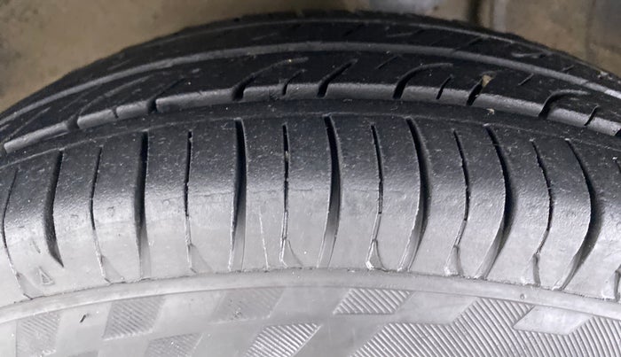 2016 Maruti Alto 800 LXI, Petrol, Manual, 72,918 km, Left Front Tyre Tread