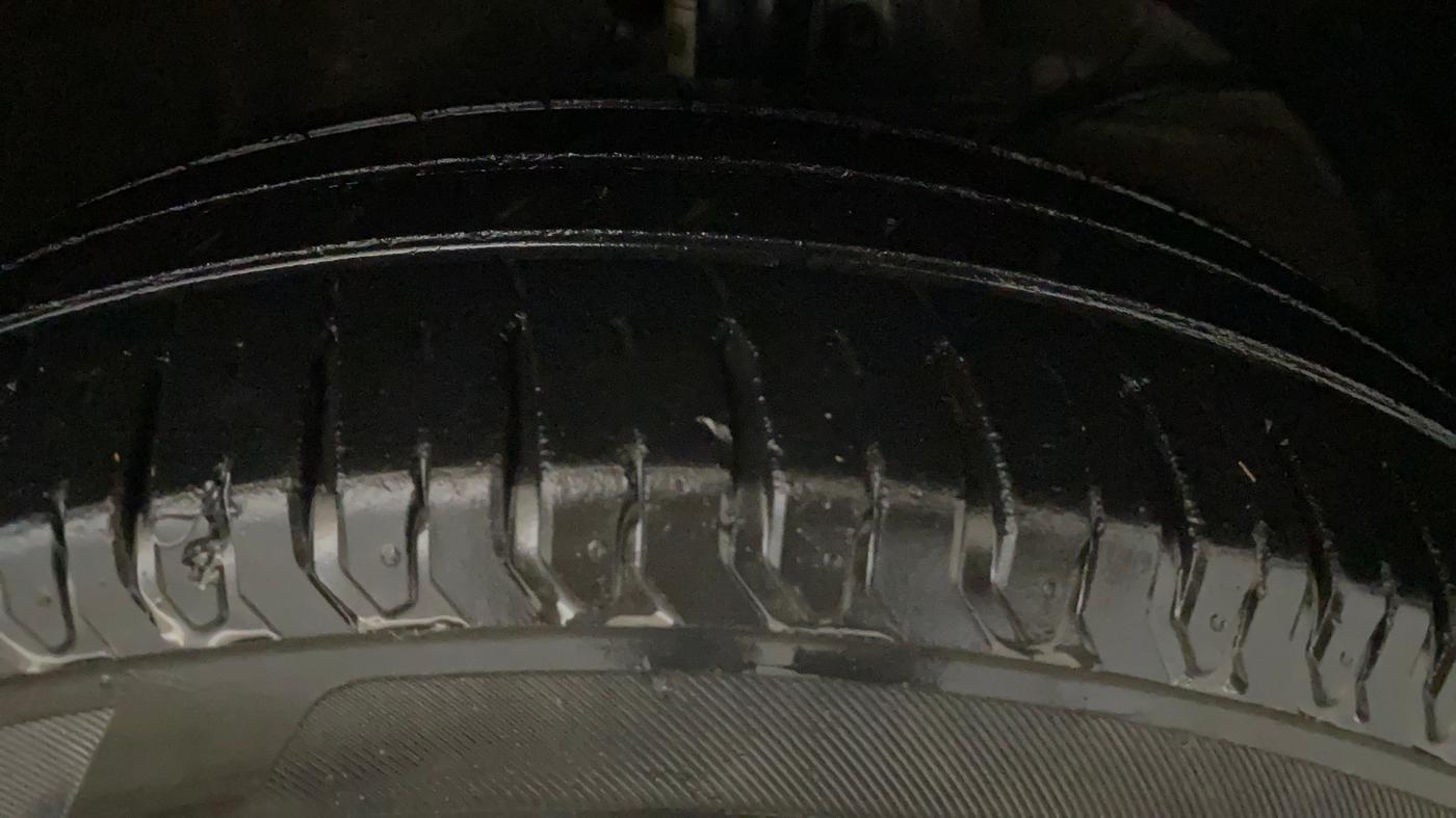 2019 Maruti Ertiga ZXI+ SHVS, Petrol, Manual, 40,869 km, Right Front Tyre Tread