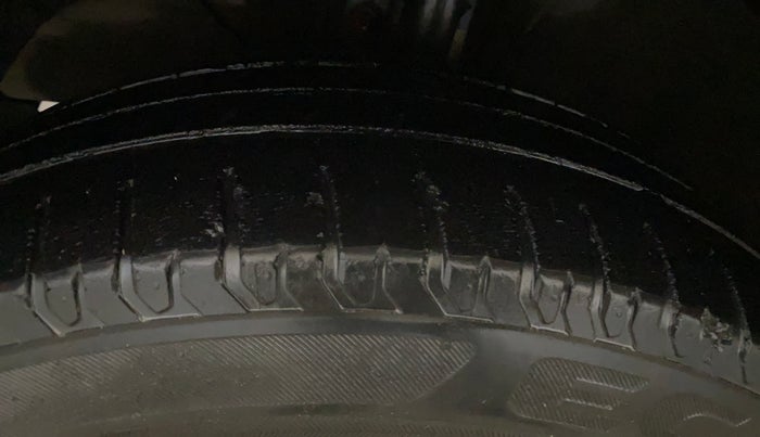 2019 Maruti Ertiga ZXI+ SHVS, Petrol, Manual, 40,869 km, Left Front Tyre Tread
