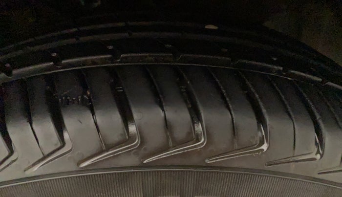 2013 Hyundai i10 MAGNA 1.1, Petrol, Manual, 33,115 km, Left Front Tyre Tread