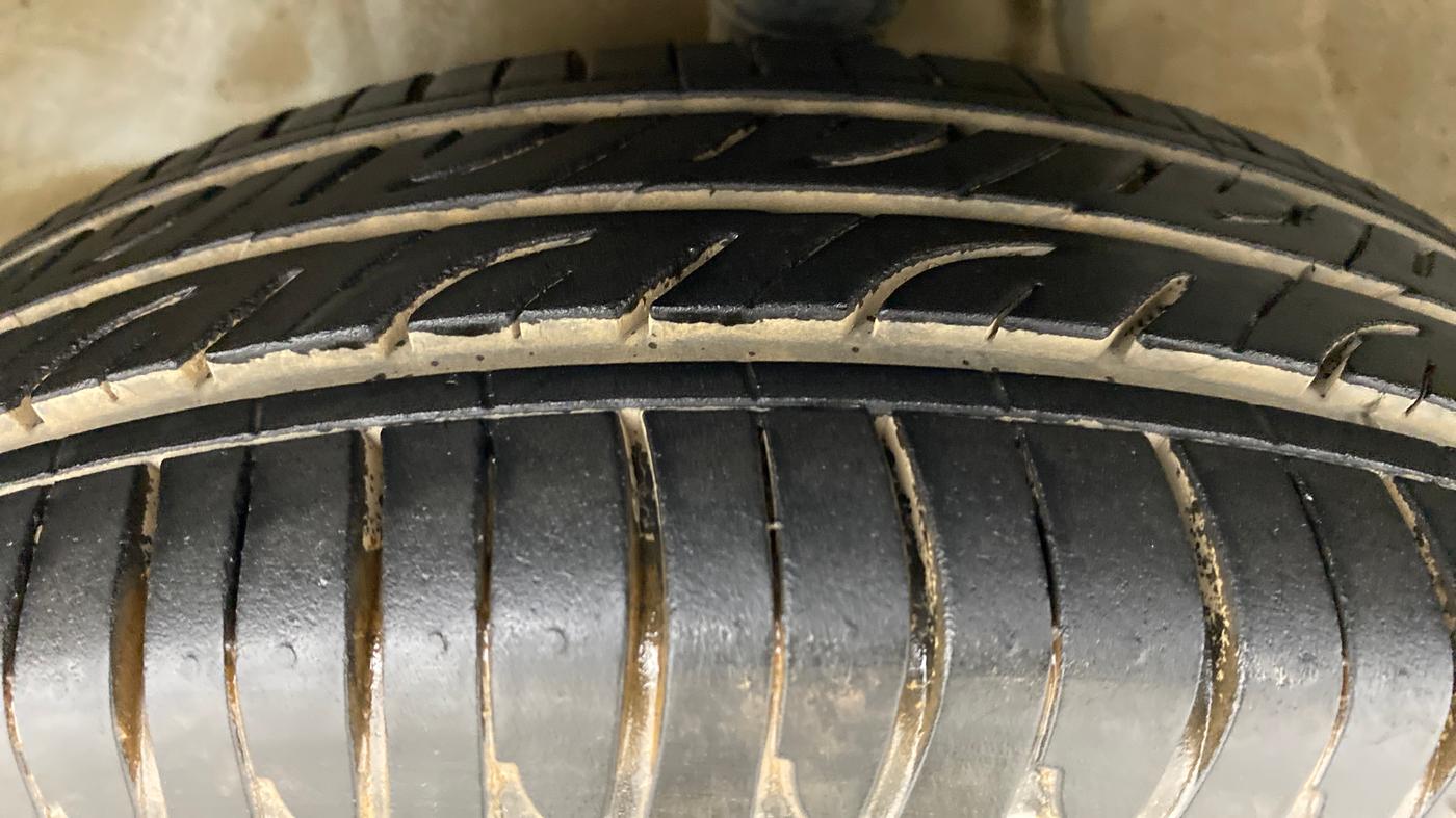 2016 Maruti Alto K10 VXI (O), Petrol, Manual, 41,481 km, Left Front Tyre Tread
