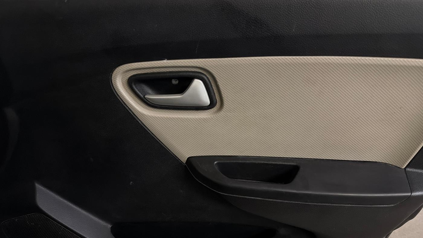 2022 Maruti Alto LXI O, Petrol, Manual, 44,971 km, Driver Side Door Panels Control