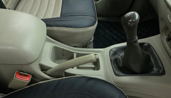 2012 Toyota Innova 2.5 GX 8 STR BS IV, Diesel, Manual, 2,02,398 km, Gear Lever