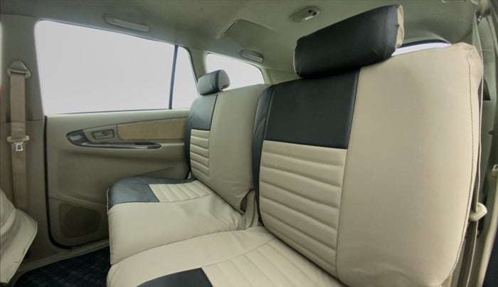 2012 Toyota Innova 2.5 GX 8 STR BS IV, Diesel, Manual, 2,02,398 km, Right Side Rear Door Cabin