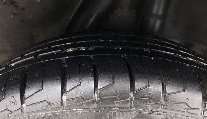 2017 Honda BR-V 1.5L I- DTEC S, Diesel, Manual, 1,18,052 km, Left Rear Tyre Tread