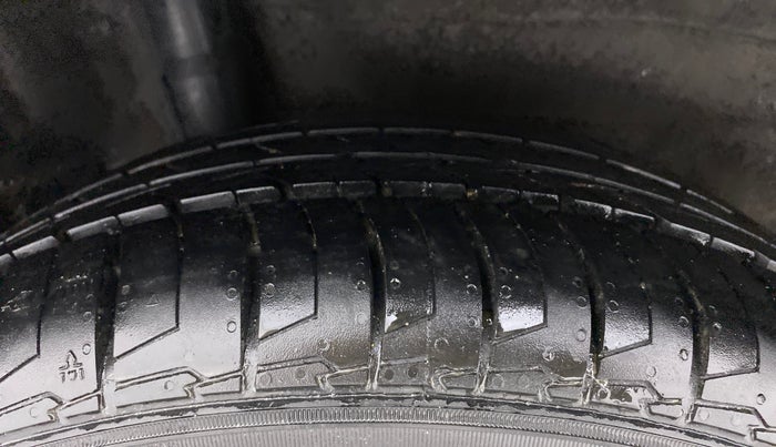 2017 Honda BR-V 1.5L I- DTEC S, Diesel, Manual, 1,18,052 km, Right Rear Tyre Tread