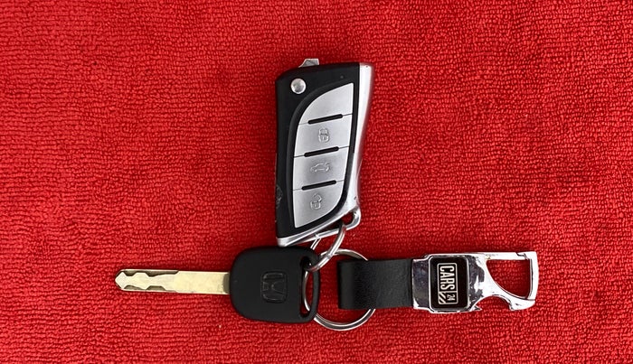 2017 Honda BR-V 1.5L I- DTEC S, Diesel, Manual, 1,18,052 km, Key Close Up