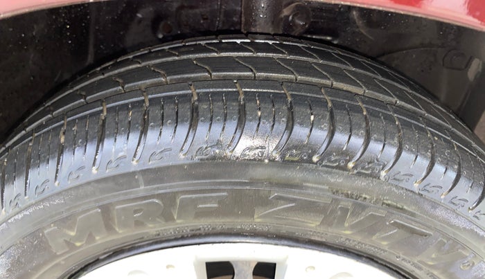 2015 Honda Amaze 1.2L I-VTEC S, Petrol, Manual, 1,23,085 km, Right Front Tyre Tread