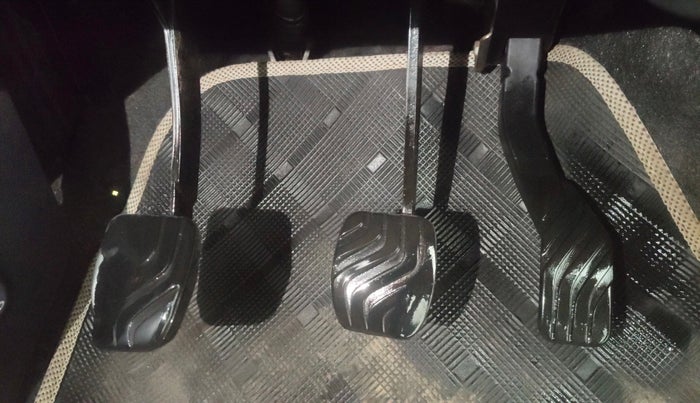 2016 Renault Kwid RXT 0.8, Petrol, Manual, 75,699 km, Pedals