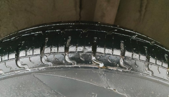 2016 Renault Kwid RXT 0.8, Petrol, Manual, 75,699 km, Left Rear Tyre Tread