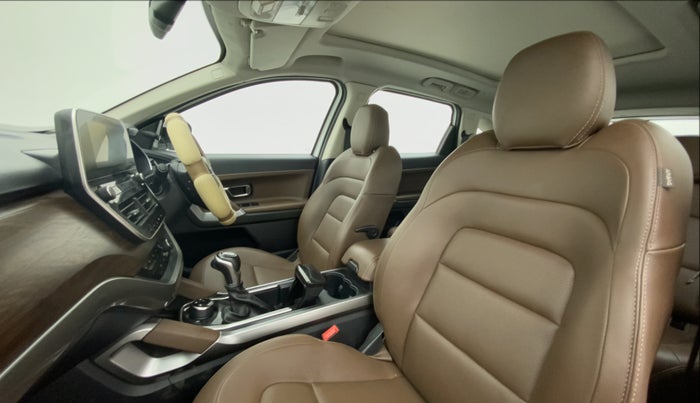 2021 Tata Harrier XZA PLUS 2.0L, Diesel, Automatic, 97,552 km, Right Side Front Door Cabin