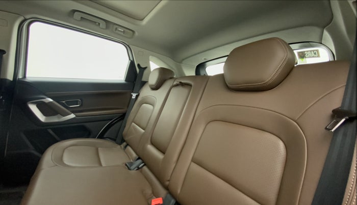2021 Tata Harrier XZA PLUS 2.0L, Diesel, Automatic, 97,552 km, Right Side Rear Door Cabin