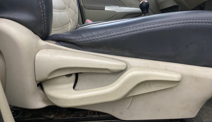 2013 Toyota Etios G, Petrol, Manual, 90,986 km, Driver Side Adjustment Panel