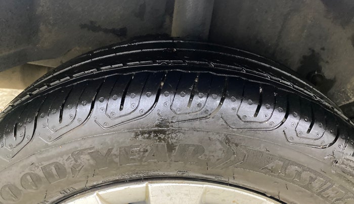 2013 Toyota Etios G, Petrol, Manual, 90,986 km, Right Rear Tyre Tread