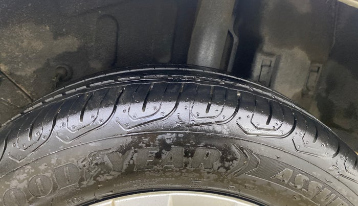 2013 Toyota Etios G, Petrol, Manual, 90,986 km, Left Rear Tyre Tread