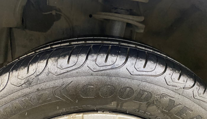 2013 Toyota Etios G, Petrol, Manual, 90,986 km, Left Front Tyre Tread