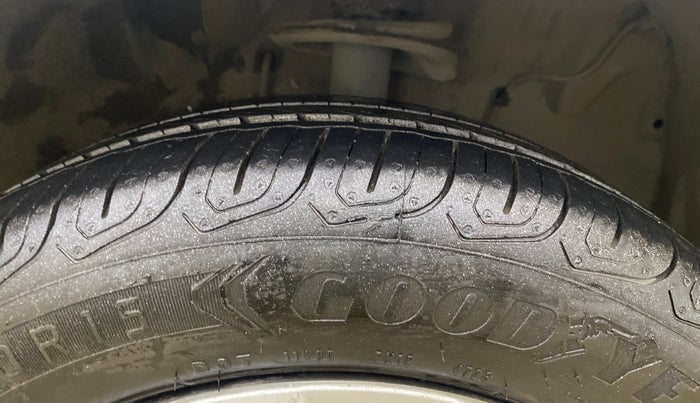 2013 Toyota Etios G, Petrol, Manual, 90,986 km, Right Front Tyre Tread