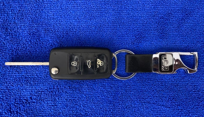 2014 Volkswagen Polo HIGHLINE1.2L, Petrol, Manual, 1,22,614 km, Key Close Up