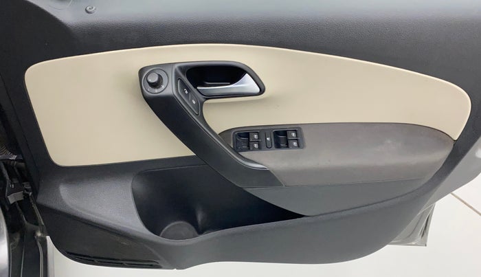 2014 Volkswagen Polo HIGHLINE1.2L, Petrol, Manual, 1,22,614 km, Driver Side Door Panels Control