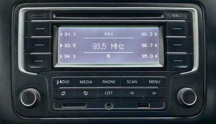 2014 Volkswagen Polo HIGHLINE1.2L, Petrol, Manual, 1,22,614 km, Infotainment System