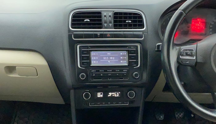 2014 Volkswagen Polo HIGHLINE1.2L, Petrol, Manual, 1,22,614 km, Air Conditioner