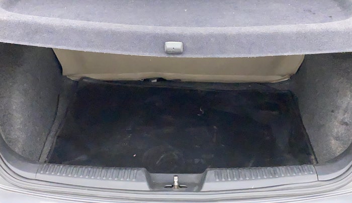 2014 Volkswagen Polo HIGHLINE1.2L, Petrol, Manual, 1,22,614 km, Boot Inside