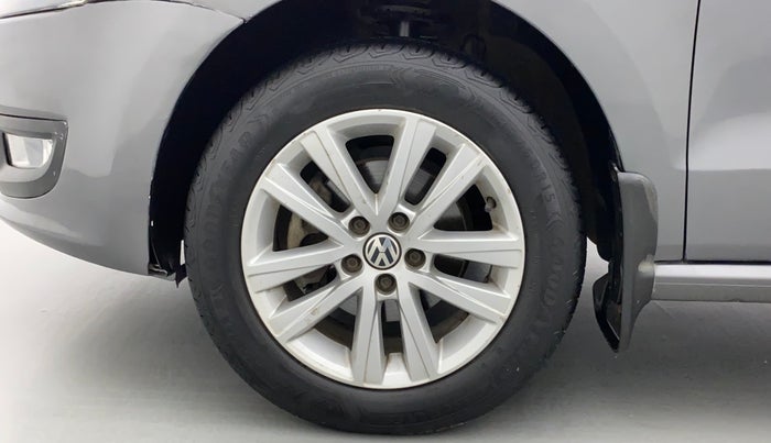 2014 Volkswagen Polo HIGHLINE1.2L, Petrol, Manual, 1,22,614 km, Left Front Wheel