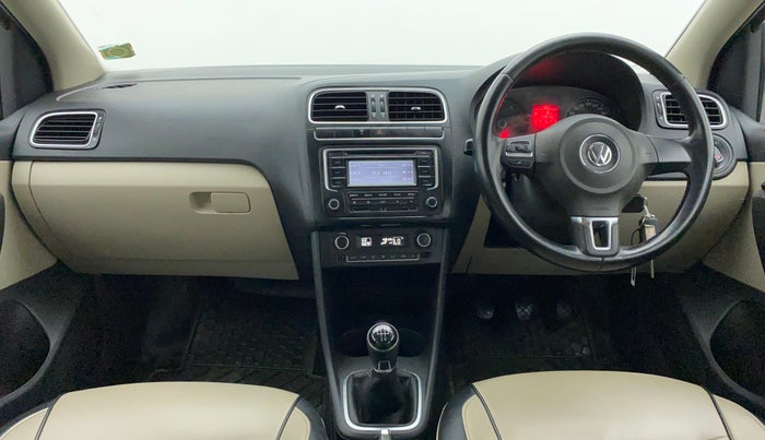 2014 Volkswagen Polo HIGHLINE1.2L, Petrol, Manual, 1,22,614 km, Dashboard