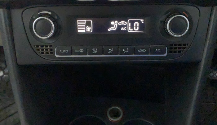 2014 Volkswagen Polo HIGHLINE1.2L, Petrol, Manual, 1,22,614 km, Automatic Climate Control