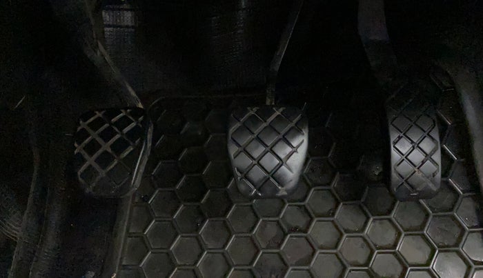 2014 Volkswagen Polo HIGHLINE1.2L, Petrol, Manual, 1,22,614 km, Pedals