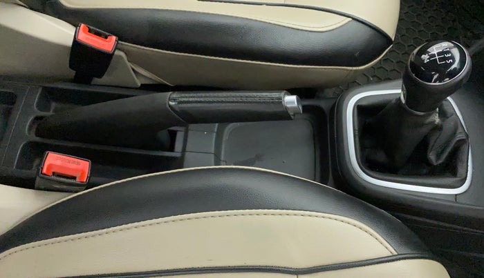 2014 Volkswagen Polo HIGHLINE1.2L, Petrol, Manual, 1,22,614 km, Gear Lever