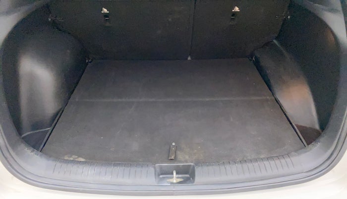 2016 Hyundai Creta SX PLUS AT 1.6 PETROL, Petrol, Automatic, 78,838 km, Boot Inside