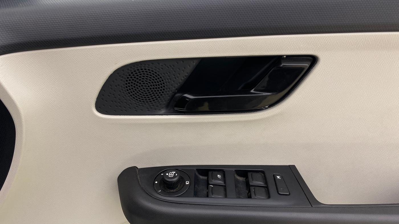 2025 Tata ALTROZ XMA PLUS PETROL, Petrol, Manual, 7,665 km, Driver Side Door Panels Control