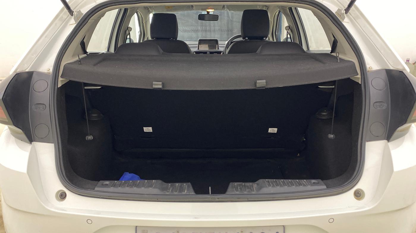 2025 Tata ALTROZ XMA PLUS PETROL, Petrol, Manual, 7,665 km, Boot Inside