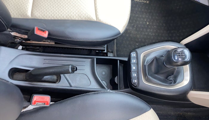 2019 Hyundai NEW SANTRO SPORTZ MT, Petrol, Manual, 70,333 km, Gear Lever