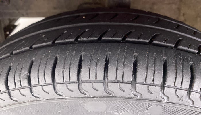 2017 Hyundai Eon ERA PLUS, Petrol, Manual, 10,520 km, Left Front Tyre Tread