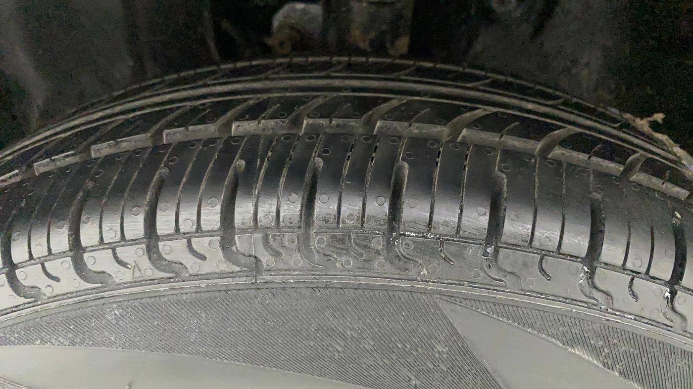 2019 Maruti New Wagon-R LXI CNG 1.0, CNG, Manual, 62,572 km, Left Front Tyre Tread