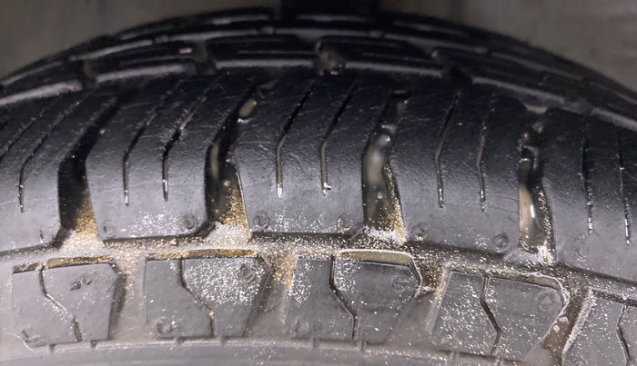 2009 Hyundai Accent EXECUTIVE, Petrol, Manual, 84,144 km, Right Front Tyre Tread