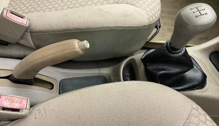 2009 Hyundai Accent EXECUTIVE, Petrol, Manual, 84,144 km, Gear Lever