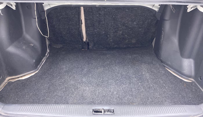 2009 Hyundai Accent EXECUTIVE, Petrol, Manual, 84,144 km, Boot Inside