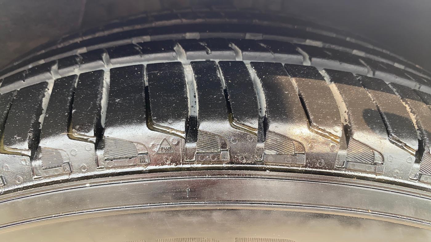 2020 KIA CARNIVAL PRESTIGE 2.2 7 STR, Diesel, Automatic, 86,873 km, Right Front Tyre Tread