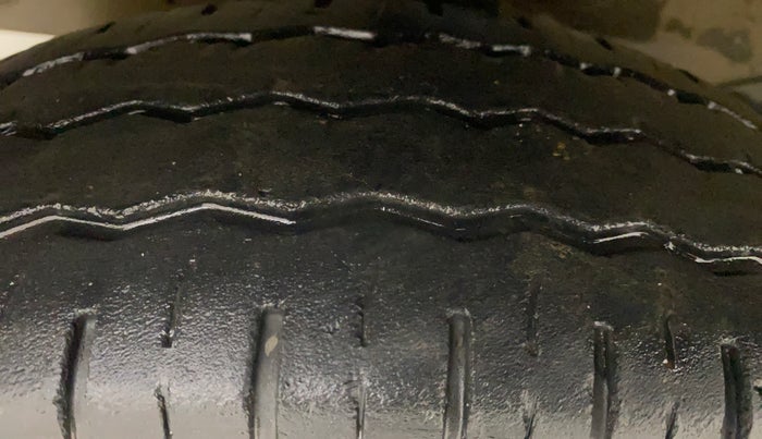 2020 Maruti Eeco 5 STR, Petrol, Manual, 96,092 km, Left Front Tyre Tread