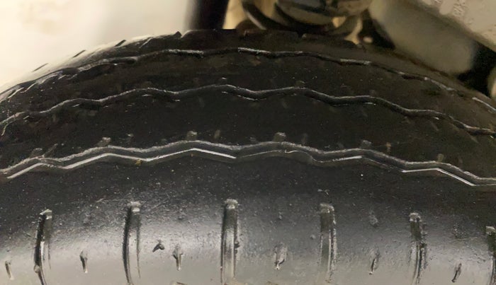 2020 Maruti Eeco 5 STR, Petrol, Manual, 96,092 km, Right Rear Tyre Tread
