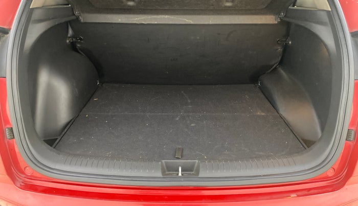 2016 Hyundai Creta SX PLUS 1.6 PETROL, Petrol, Manual, 74,277 km, Boot Inside