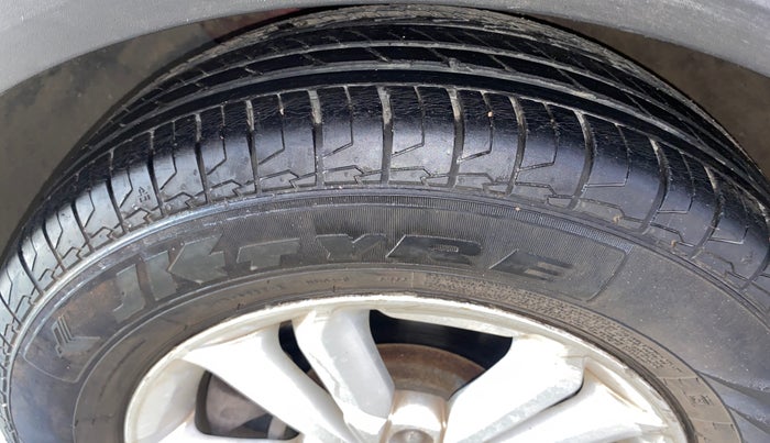 2016 Hyundai Creta SX PLUS 1.6 PETROL, Petrol, Manual, 74,277 km, Left Front Tyre Tread