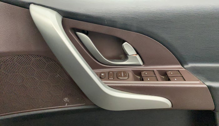 2014 Mahindra XUV500 W8, Diesel, Manual, 86,376 km, Driver Side Door Panels Control