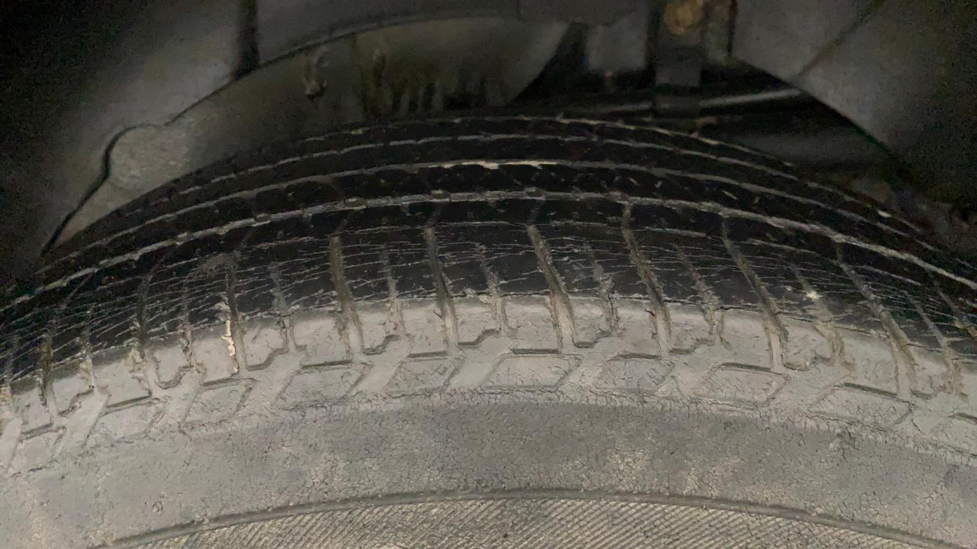 2014 Mahindra XUV500 W8, Diesel, Manual, 86,374 km, Left Rear Tyre Tread