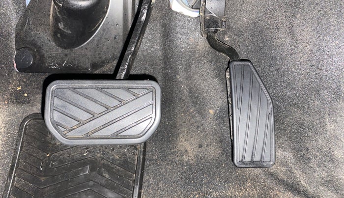 2021 Maruti IGNIS ALPHA 1.2 AMT, Petrol, Automatic, 13,850 km, Pedals