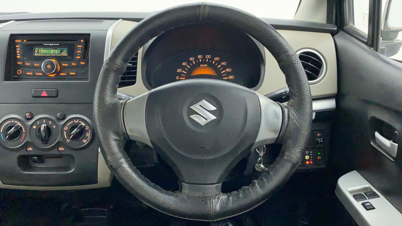 2013 Maruti Wagon R 1.0 LXI CNG, CNG, Manual, 79,953 km, Steering Wheel Close Up